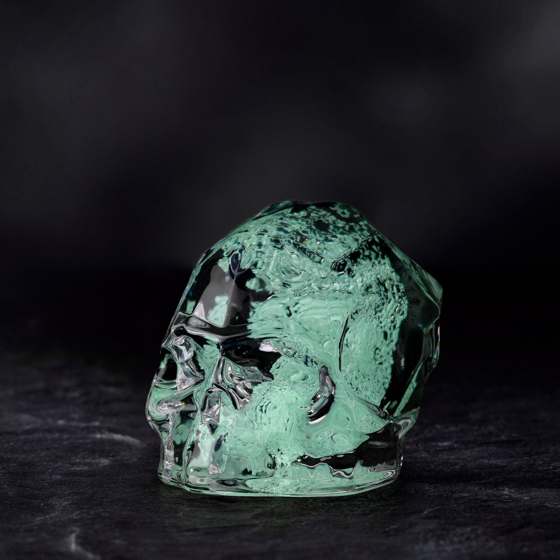 Teschio sfaccettato Memento Mori verde luminoso piccolo