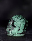 Teschio sfaccettato Memento Mori verde luminoso piccolo