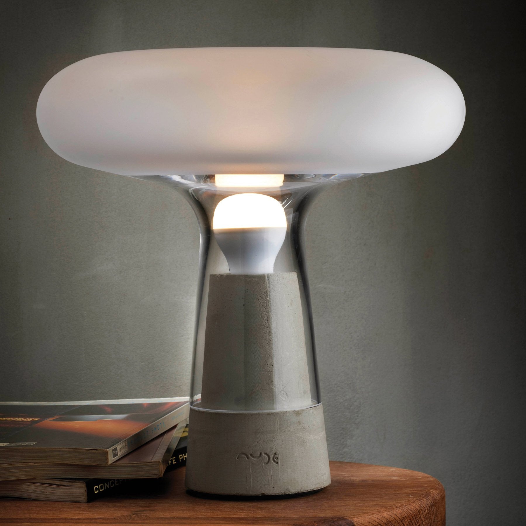 Lampada Orion con piano in vetro