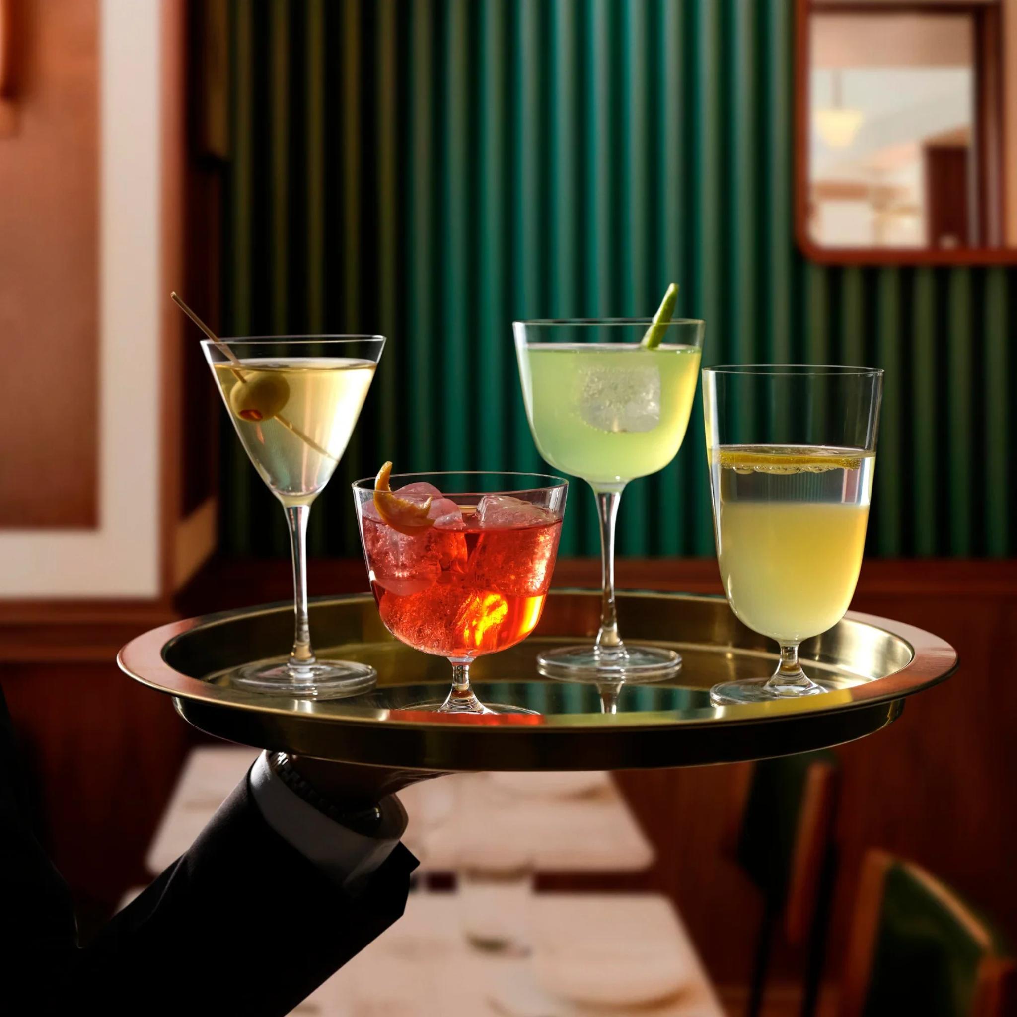 Four cocktails in NUDE Bar/Giani glasses on a serving plate: Cocktail Glass Long, Martini Glass, Cocktail Glass Short and Cocktail Glass Long Stem